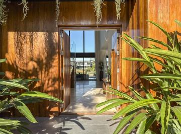 Casa · 580m² · 7 Ambientes · 2 Cocheras · Casa en Albanueva