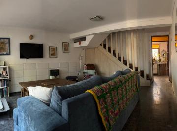 Living · Dueña Directa Vende Casa en El Centro de Las Heras. Excelente Ubicación