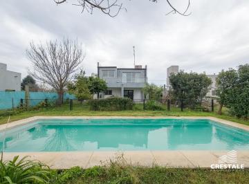Casa · 150m² · 5 Ambientes · 2 Cocheras · Venta / Permuta - Casa 3 Dorm. con Pileta y Jardín - Funes Town, Funes.