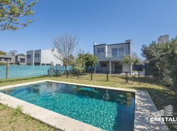 Casa · 150m² · 5 Ambientes · 2 Cocheras · Venta / Permuta - Casa 3 Dorm. con Pileta y Jardín - Funes Town, Funes.