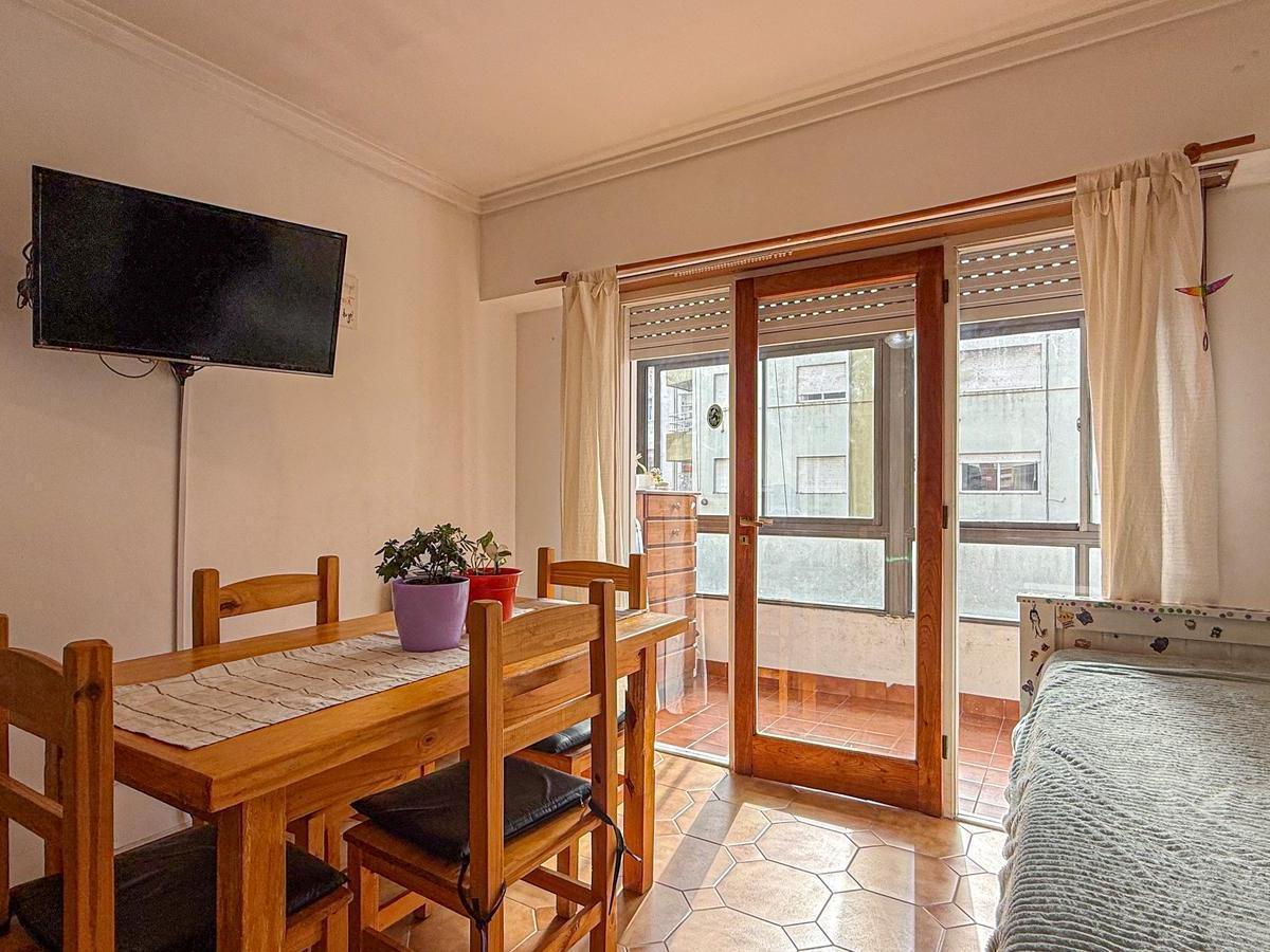 Dpto 2 amb, 40m² con balcón cerrado — Centro