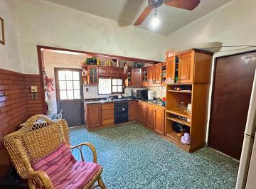Casa · 209m² · 6 Ambientes · 1 Cochera · Venta Casa Multifamiliar en El Palomar