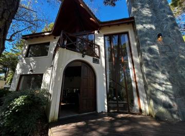 Casa · 155m² · 4 Ambientes · 1 Cochera · Casa en Venta en Carilo - Financiacion