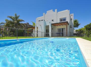 Casa · 209m² · 5 Ambientes · 2 Cocheras · Alquiler | Casa | 5 Ambientes | Pileta | Barrio Los Jazmines