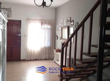 Casa · 185m² · 5 Ambientes · 1 Cochera · Casa a La Venta en Lujan