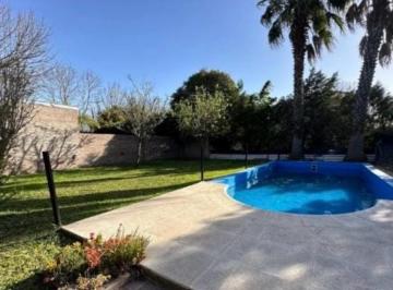 Casa · 450m² · 2 Dormitorios · 2 Cocheras · Casa - Funes