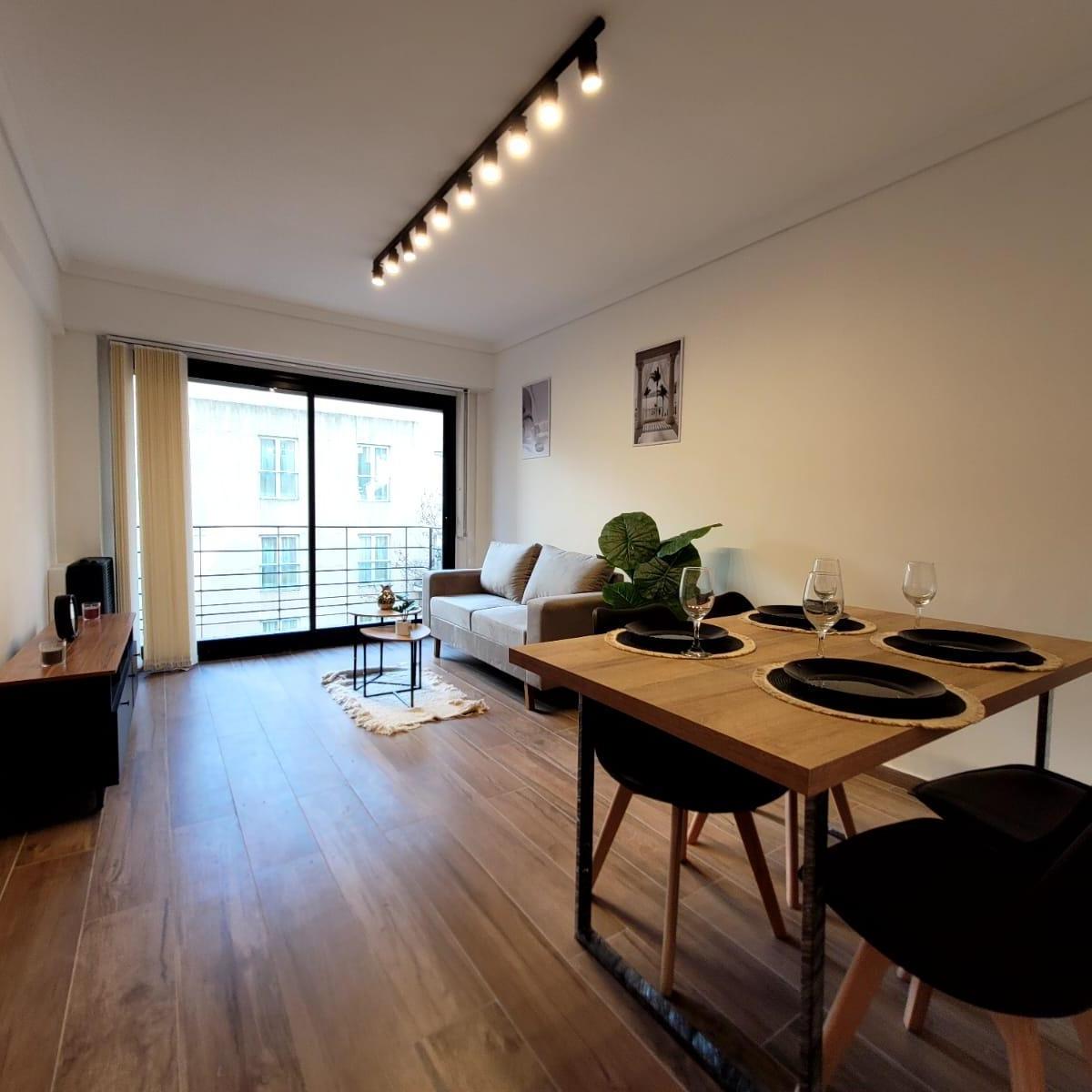 Departamento 2 ambientes A la calle con balcon