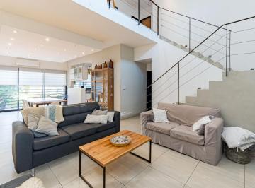 Casa de 4 ambientes, Rosario · Casa en Venta - Tres Dorm. en España y Hospitales