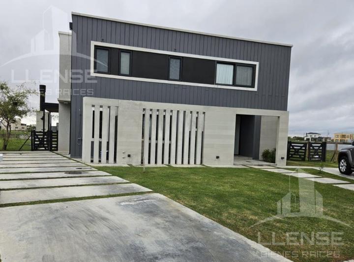 Casa · 200m² · 5 Ambientes · 2 Cocheras