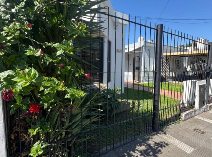 Casa · 70m² · 8 Ambientes · 1 Cochera