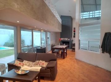 Casa · 170m² · 4 Ambientes · 2 Cocheras · Casa en Venta en Tejas II, 2 Dorm., Pileta, Apta Crédito