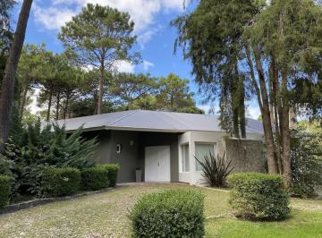 Casa · 217m² · 3 Dormitorios · 1 Cochera · Casa - Carilo