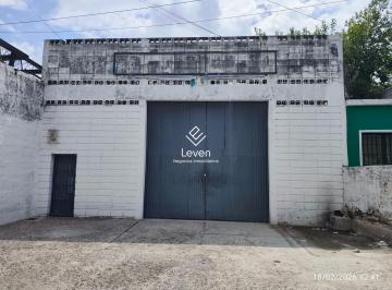 Bodega-Galpón · 270m² · 2 Ambientes · 4 Cocheras · Galpón en Villa Alberdi