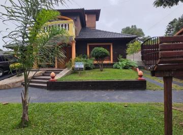 Casa · 226m² · 5 Ambientes · 2 Cocheras · Espectacular Propiedad en Venta! "Amplitud, Confort y Prestigio: Tu Proximo Hogar en un Entorno Ex