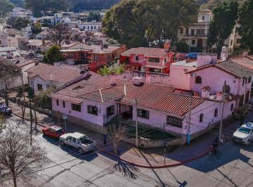 Casa de 8 ambientes, Salta · Casa en Av Francisco de Gurruchaga en Venta, 6 Dorm., 6 Baños