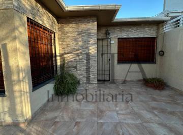 Casa de 5 ambientes, Gobernador Benegas · Vendo Casa en Godoy Cruz