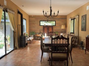 Casa · 168m² · 5 Ambientes · 3 Cocheras · Casa en Venta en Barrio Alamo Alto - 5 Amb - Galería - Pileta.