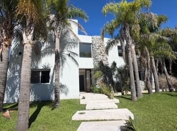 Casa · 400m² · 6 Ambientes · 4 Cocheras · Casa en Albanueva Al Río con Pileta, Amarra y Cine – 4 Dorm.