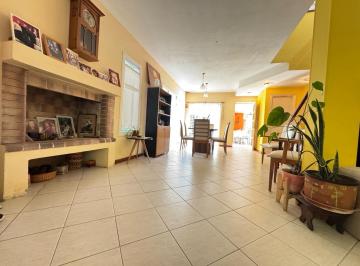 Casa · 235m² · 4 Ambientes · 3 Cocheras · Casa en Parque Luro