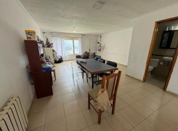 Casa · 122m² · 3 Ambientes · 4 Cocheras · Casa en Barrio Zacagnini