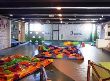 Local comercial · 1144m² · Local en Constitucion