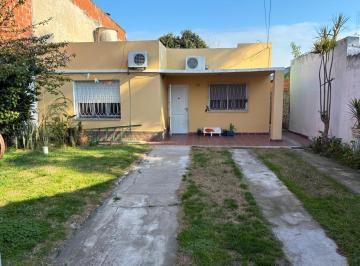 Casa · 160m² · 4 Ambientes · 4 Cocheras · Casa en Venta Jardin Amplio
