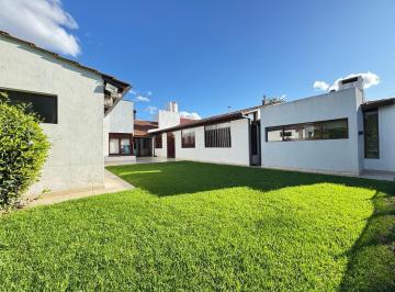 Casa · 275m² · 4 Ambientes · 2 Cocheras · Casa en Parque Luro