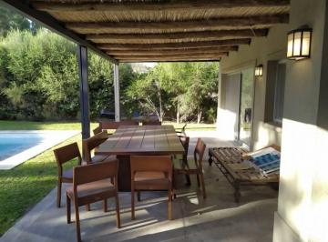 Casa · 190m² · 6 Ambientes · 3 Cocheras · Venta Casa 3 Dorm. Impecable en Los Sauces