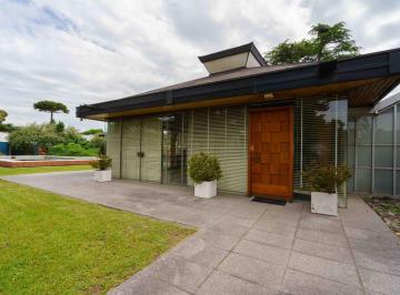 Casa · 386m² · 6 Ambientes · 2 Cocheras · Casa en Venta Castelar Norte!