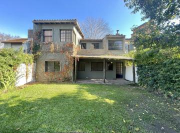 Casa · 232m² · 5 Ambientes · 2 Cocheras · Casa en Venta - Lomas de San Isidro - 4 Dorm. (1 Suite) - Jardín