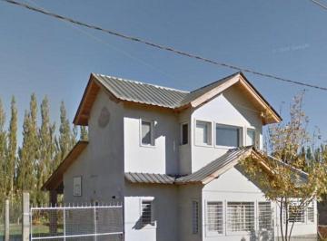 Casa de 6 ambientes, Centenario · Hermosa Casa en Venta en B°los Eucaliptus Centenario! Apta Crédito!