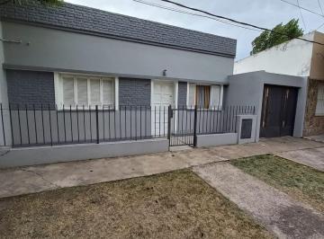 Casa de 4 ambientes, La Plata · Casa en Venta