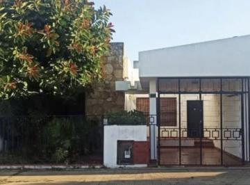Casa · 120m² · 4 Ambientes · 1 Cochera · Hermosa Casa Ubicada en un Lugar Privilegiado