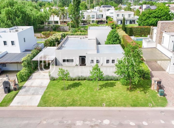 Casa · 271m² · 5 Ambientes · 1 Cochera