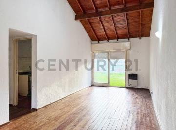 Casa · 78m² · 3 Dormitorios · 1 Cochera · Casa en Venta 3 Dorm., Patio y Cochera.