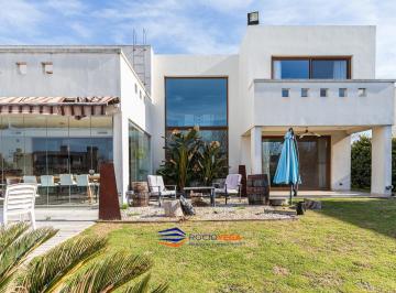 Casa · 353m² · 6 Ambientes · 4 Cocheras · Casa en Venta en Terravista Country Club Gral. Rodriguez