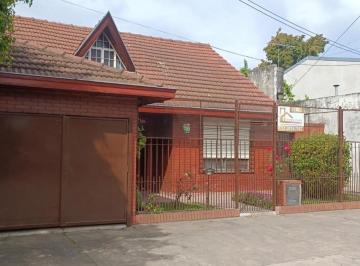 Casa · 137m² · 5 Ambientes · 1 Cochera · Venta Casa
