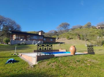Casa · 200m² · 7 Ambientes · 1 Cochera · Casa en Raco