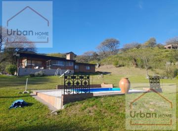 Casa · 200m² · 7 Ambientes · 1 Cochera · Casa en Raco