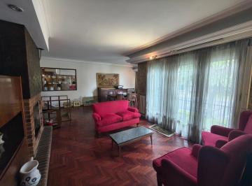 Casa · 300m² · 6 Ambientes · 1 Cochera · Casa en Venta 7 Ambientes con Patio y Garage Chauvin