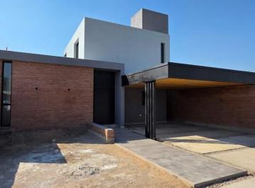 Casa · 189m² · 4 Ambientes · 4 Cocheras · Casa en Rincones de Manantiales