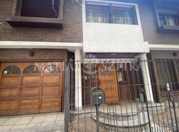 Casa · 303m² · 1 Cochera · Venta de Casa en Ramos Mejia