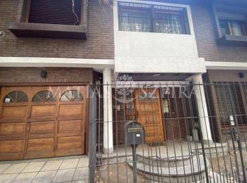 Casa · 303m² · 1 Cochera · Venta de Casa en Ramos Mejia