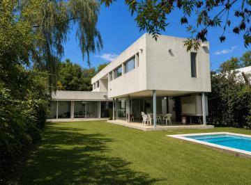 Casa · 160m² · 6 Ambientes · 2 Cocheras · Casa en Venta en City Bell