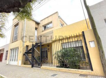 Casa · 209m² · 6 Ambientes · 1 Cochera · Casa de 3 Dorm. con Departamento a Terminar - Oportunidad de Inversión y Vivienda