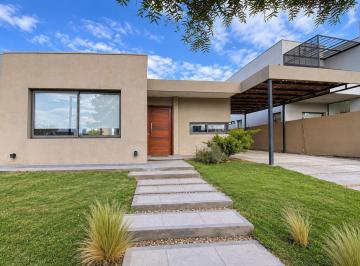 Casa · 130m² · 5 Ambientes · 1 Cochera · Inmoestate Alquila Casa en Lomas de Russell, Maipu, Mendoza