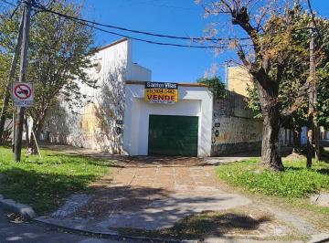 Casa · 227m² · 2 Ambientes · 3 Cocheras · Casa en Venta Pasteur 298 Esquina Rivadavia Villa Dominico