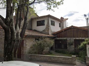 PH · 305m² · 5 Ambientes · 2 Cocheras · Venta Casa PH de 5 Ambientes Mas Estudio con Gran Lote. Quincho, Gran Parque y Garage Para 2 Autos.