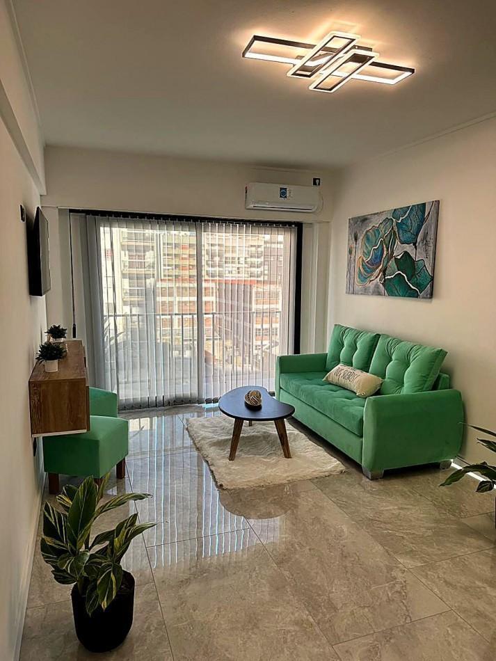 Hermoso departamento de tres ambientes, a la calle, con balcón corrido