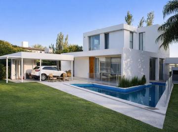 Casa · 199m² · 5 Ambientes · 2 Cocheras · Casa en Puerto Roldan